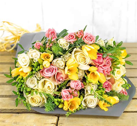 Rose And Freesia 123 Flowers