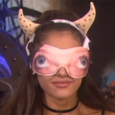 Ariana Grande Wears A Cow Halloween Costume On Ellen E Online