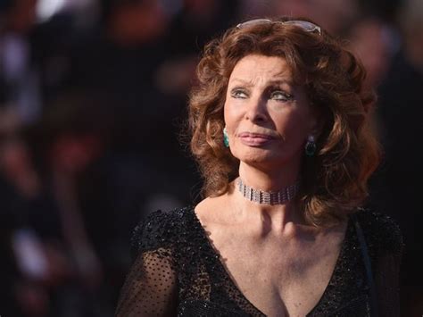 sophia loren explains jayne mansfield photo with heartwarming story about the invention of side