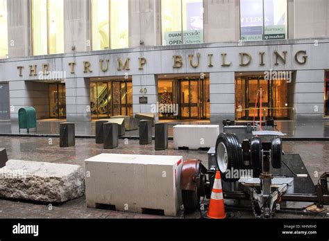 Donald Trump 40 Wall Street Hi Res Stock Photography And Images Alamy