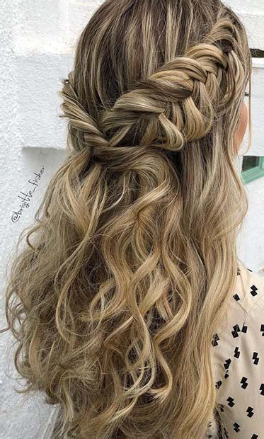 40 Outstanding Homecoming Hairstyles For The Class Of 2021