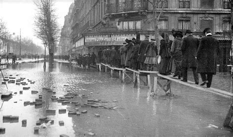 16 to 25 € maximum for adults and 4 to 12,5 € for children and young people), learn about the monument or news and events in the tower. Inondation Paris en 1910 | Top 15 photos de l'inondation ...