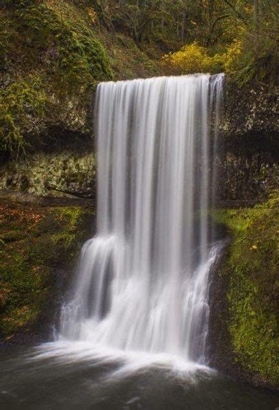 The Beginners Guide To Photographing Waterfalls Waterfall Autumn