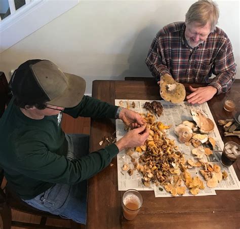 Foraging In Western Washington Ivars In 2020 Mushroom