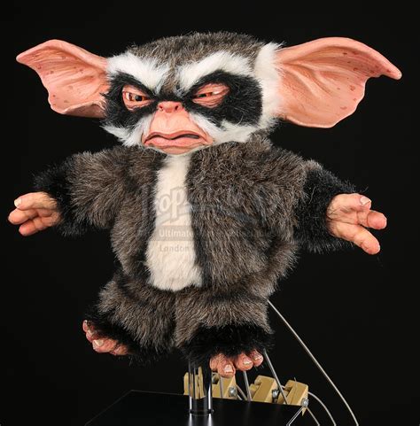 Gremlins deserves a look from anyone interested in seeing a good comedy horror movie. GREMLINS 2: THE NEW BATCH (1990) - George Mogwai Puppet ...