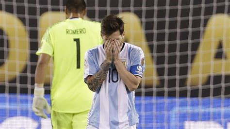 Messi Crying Cristiano Ronaldo Watching Lionel Messi Cry Isn T Nice