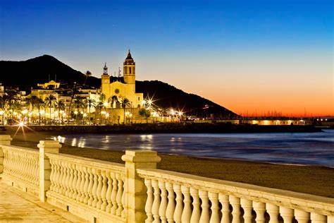 Discover Sitges Nightlife And Its 4 Best Places To Party Hard