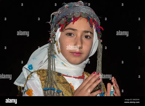 Bojnourd Bojnurd Kurdish Wedding Girl Dancing In Traditional Dress