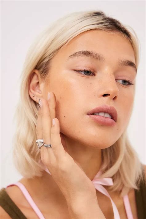 Pink Honey Cookie Butter Bronzing Face Frosting Urban Outfitters Uk