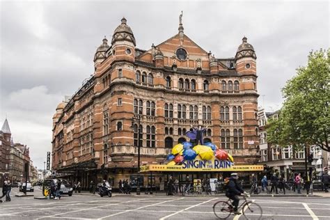 5 Reasons To Visit The West End Theatre In London