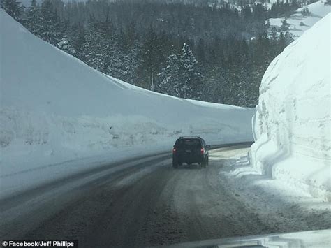 Incredible Footage Shows Driver Passing Through 500 Inches Of Snow