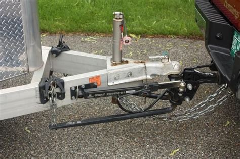 What is the advantage of a tow hitch?