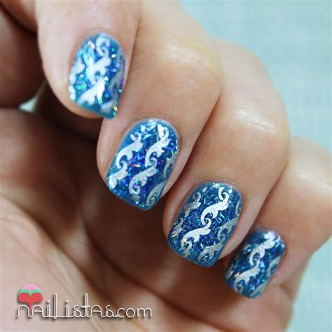 Para conseguir las rayas marineras utilizaremos una cinta adhesiva. Uñas marineras decoradas con olas | Placas Pueen y Esmalte ...