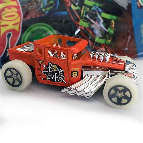 Hot Wheels Mystery Models Bone Shaker Orange Mit Glowing