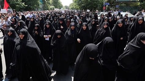 100000 Woman Protests Against “hijab Law” That Forces Woman In Iran To Wear Hijab 1979