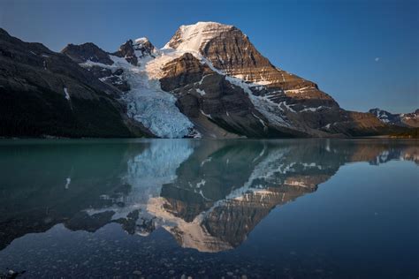 Скачать обои отражение Berg Lake снег горы Mount Robson Provincial