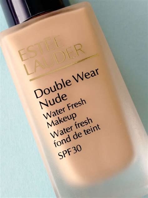 La formula innovativa nutre istantaneamente la pelle con idratazione. Fondotinta Estee Lauder Double Wear Nude: recensione ...