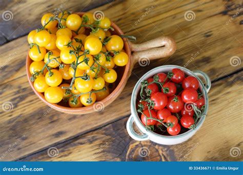 Yellow And Red Cherry Tomatoes Stock Image Image Of Ripe Mixed 33436671