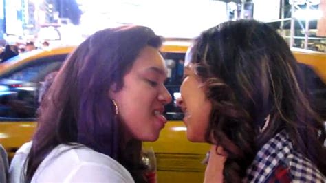 lesbians kissing youtube
