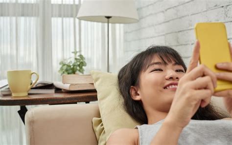 Younger Consumers Stick With Voice Commands On Smartphones 09272017
