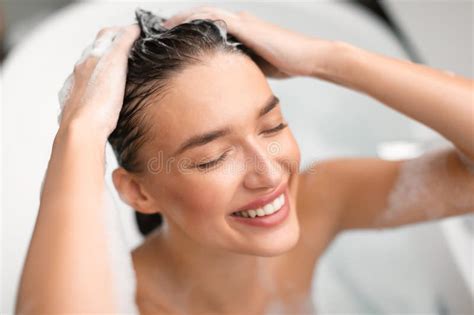 Shampoo Applying Woman Bathing Stock Photos Free Royalty Free Stock