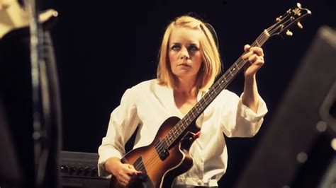 The Best Female Bassists Of All Time Ranked Return Of Rock