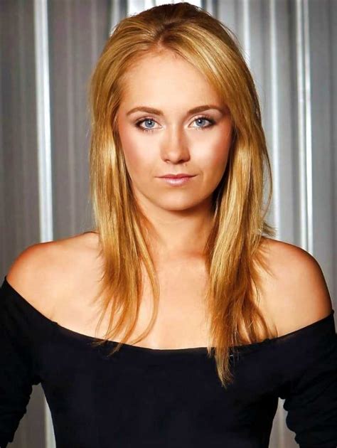 Amber Marshall Nude Pictures Make Her A Wondrous Thing