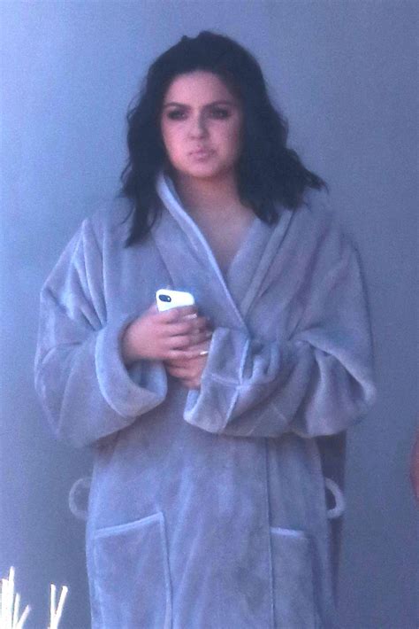 ariel winter taking a selfie in her bathrobe 14 11 2016 hawtcelebs
