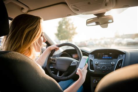 How To Reduce Distracted Driving Merton Auto Body