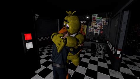 Sfm Fnaf Chica Gives Mike Schmidt A Hug Youtube