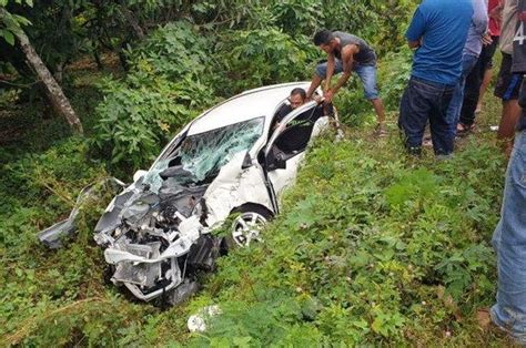 Kecelakaan Maut Daihatsu Ayla Dengan Truk Hino Mobil Ringsek 1