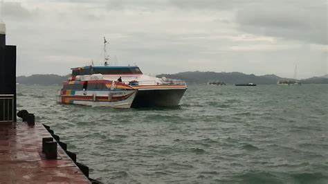 Once we got our ticket, things went smoothly. Langkawi ferry 2 Longside - YouTube