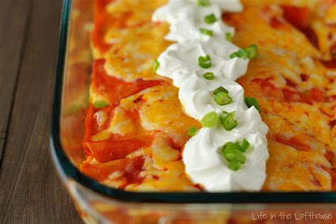 Ladle into bowls, then top with sour cream, diced red onion, diced avocado, pico de gallo, and grated cheese, if you have it! Sour Cream Enchiladas - Life In The Lofthouse | Sour cream ...