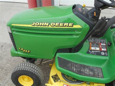 John Deere Lx255 Tractor With Complete Bagger System Le John Deere