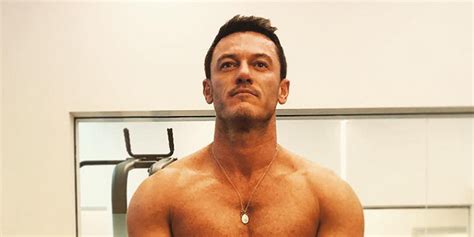 Luke Evans Shows Off His Hot Body In Shirtless Selfie See The Gym