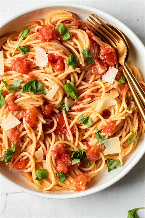 20 Minute Fresh Tomato Pasta Lexi S Clean Kitchen