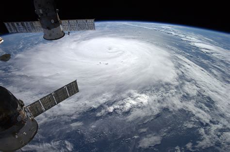 Filehurricane Gonzalo Viewed From The International Space Station