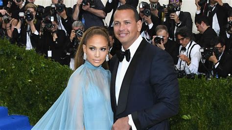 Jennifer Lopez And Alex Rodriguez Help Their Kids Decorate A Christmas