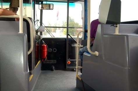 Detenido Por Masturbarse En El Pasillo De Un Autobús E Invitar Al Conductor A Hacerle Una