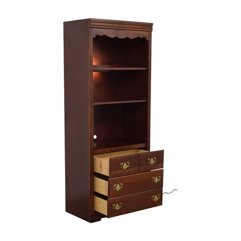 75 Off Broyhill Furniture Broyhill Book Case With Light Storage