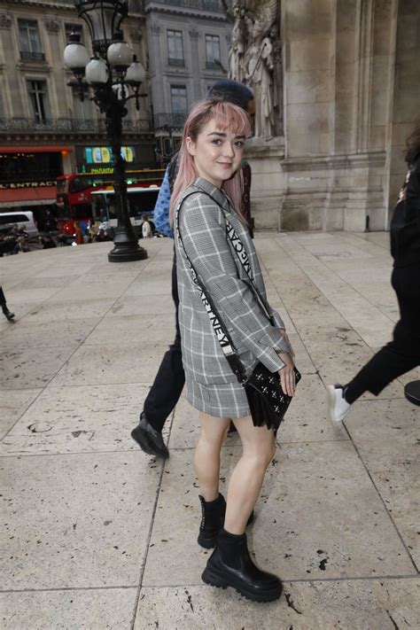 Maisie Williams Stella Mccartney Fashion Show In Paris 03042019