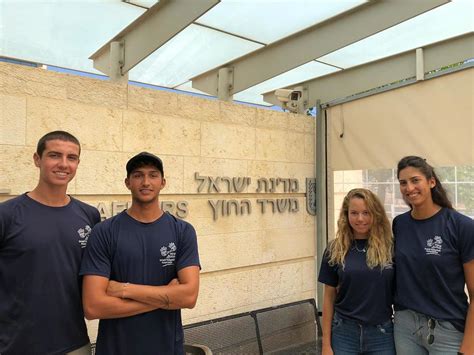 שביתה כללית ורחבה של עובדים מהמגזר הערבי הוכרזה בערב חג השבועות בערב בידי ועדת המעקב של ערביי ישראל. בגלל שביתה: נבחרת ישראל בכדורעף חופים תקועה בארץ