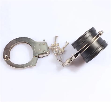 2016 New Pu Fetish Leather Sex Toys Police Handcuffs For Sex Bondage Handcuffs Metal Restraint