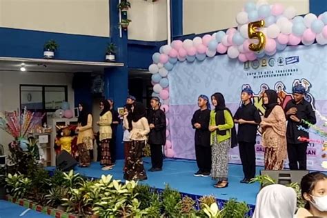 Kenakan Baju Daerah Di Sekolah Siswa Diajarkan Cinta Budaya Nusantara