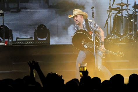 Concert Review Jason Aldean Is Country Consistency Star 1025