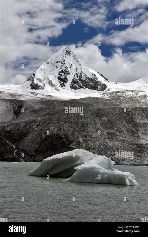 Biru Tibet Hi Res Stock Photography And Images Alamy