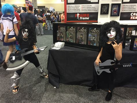 Kiss Cosplay In Front Of Our Custom Figure Frame Cosplay Frame Comicon