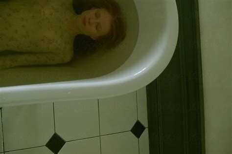 Lifeless Body In Bath Del Colaborador De Stocksy Clique Images Stocksy