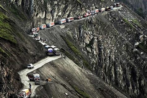 Top 24 Most Dangerous And Scariest Roads In The World Etags Vehicle
