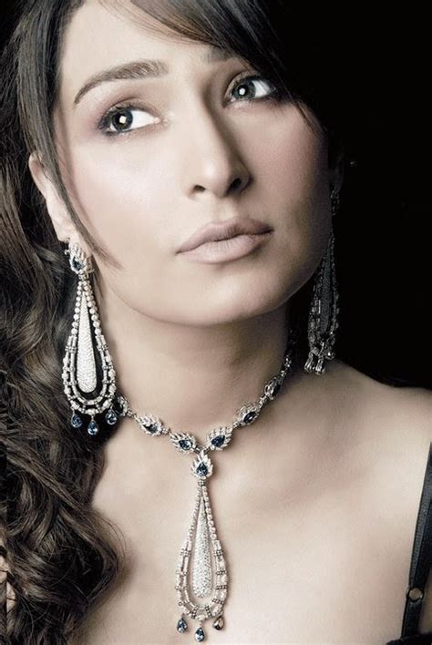 Pak Celebrity Gossip Reema Khan Biography And Hot Pic